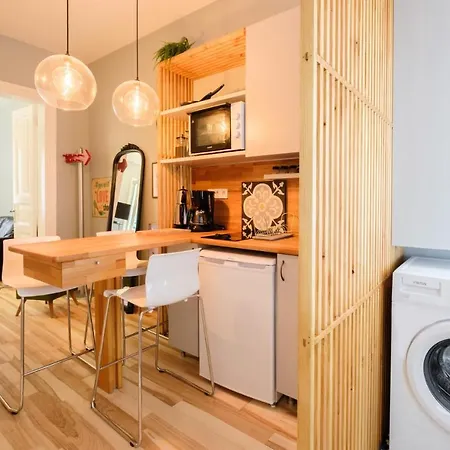 Trendy Apt, Balcony, 2 Min To Main Ave Appartement Istanboel