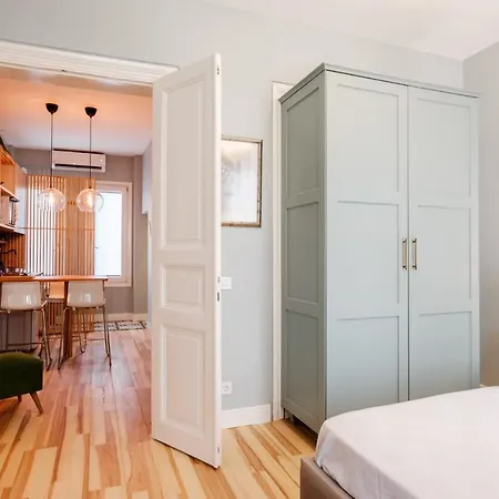 Trendy Apt, Balcony, 2 Min To Main Ave * Istanboel