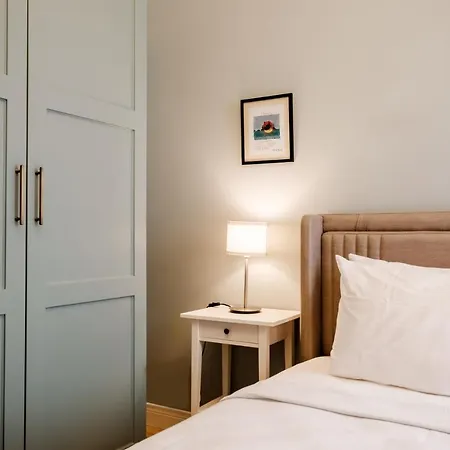 Trendy Apt, Balcony, 2 Min To Main Ave Διαμέρισμα *